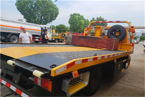 新洲附近拖车电话号码服务